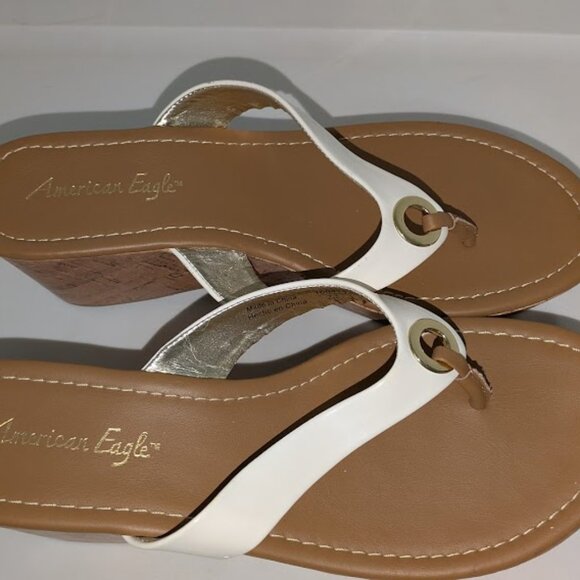American Eagle Wedge Sandals Fip Flops White Tan Beige Beach Casual Size 9.5 NWT - Picture 3 of 7